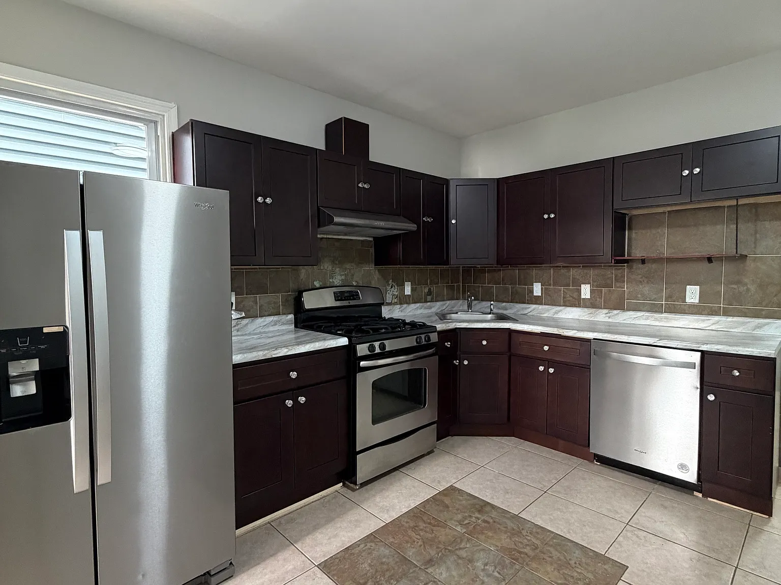 521 Maple Ave — Photo 1