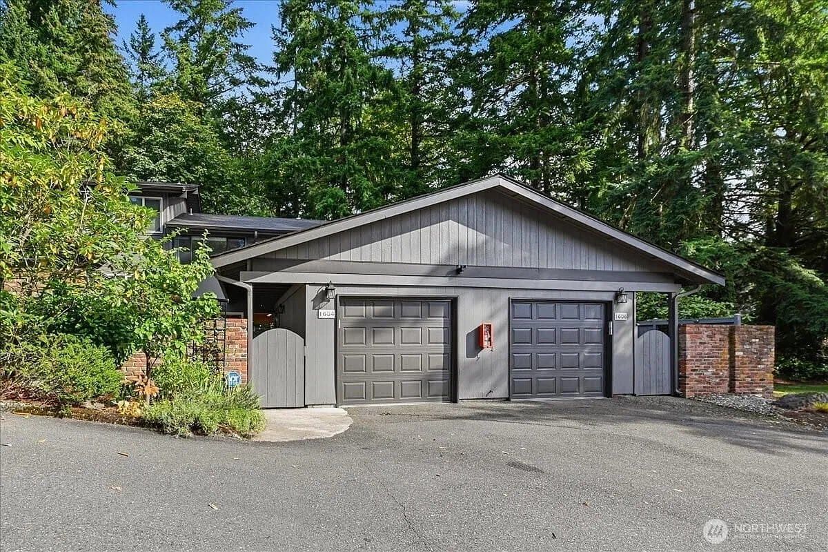3 bed, 1.5 bath, 1200 sqft, $2,950 — Photo 1