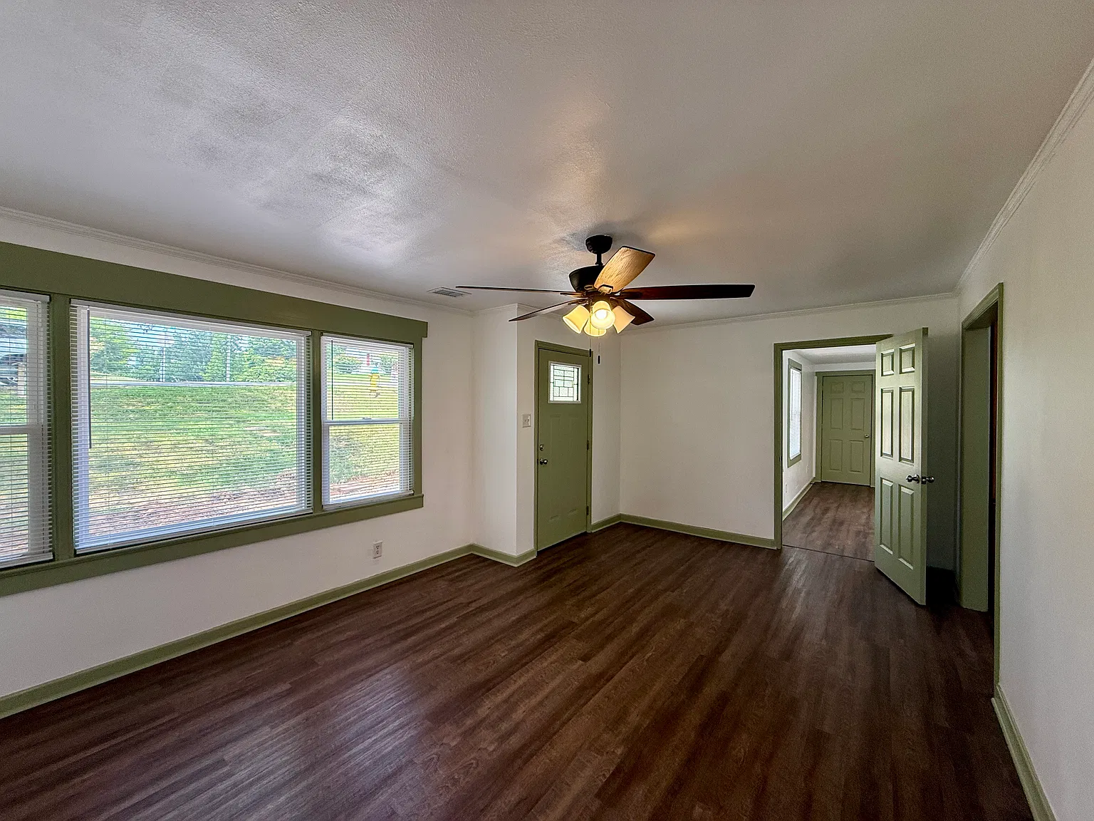 3 bed, 943 sqft, $1,400 — Photo 3