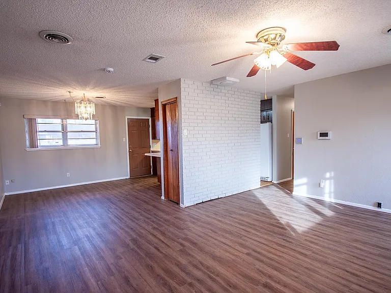 2040 Gerry Dr — Photo 3