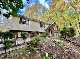 574 Ironwood Rd, Walnutport, PA 18088