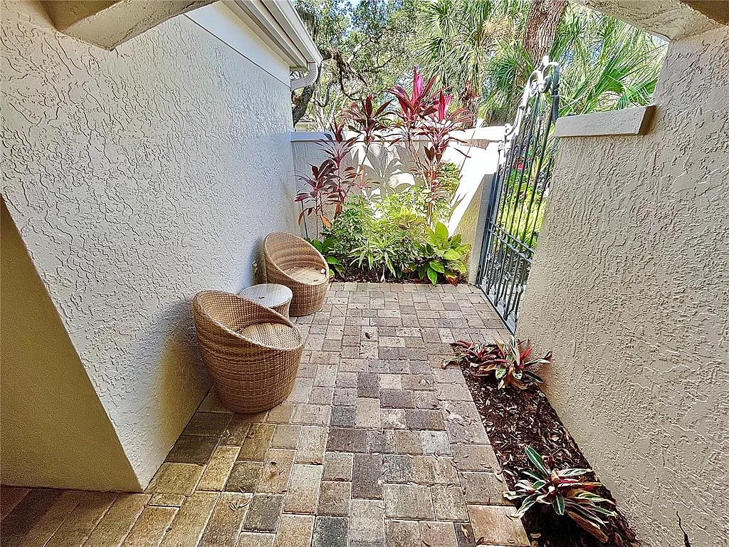 3 bed, 2.0 bath, 1628 sqft, $5,500 — Photo 3