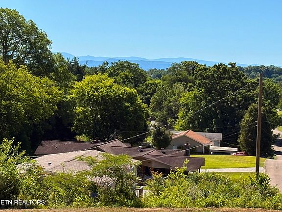 5th image of 1636 Leconte Rd