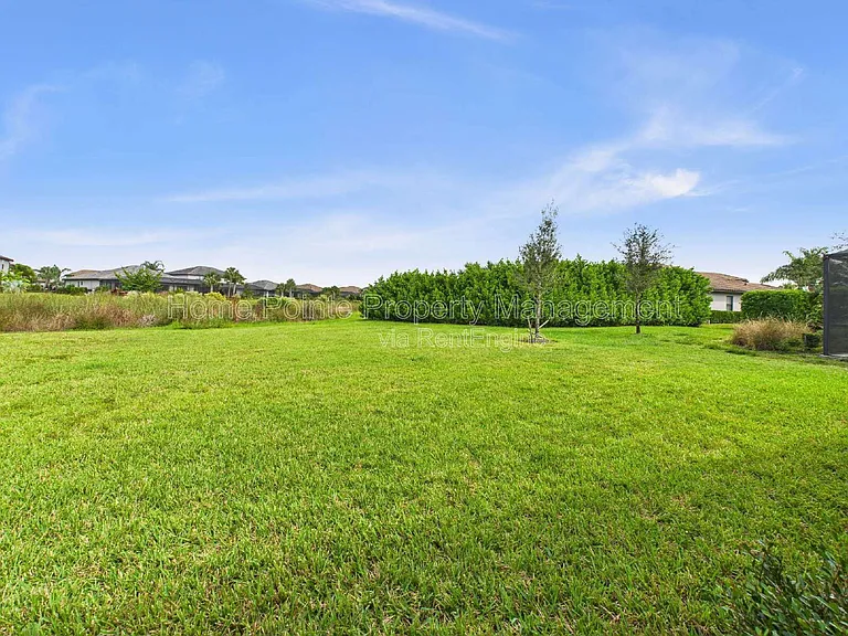 19563 Utopia Ln — Photo 33