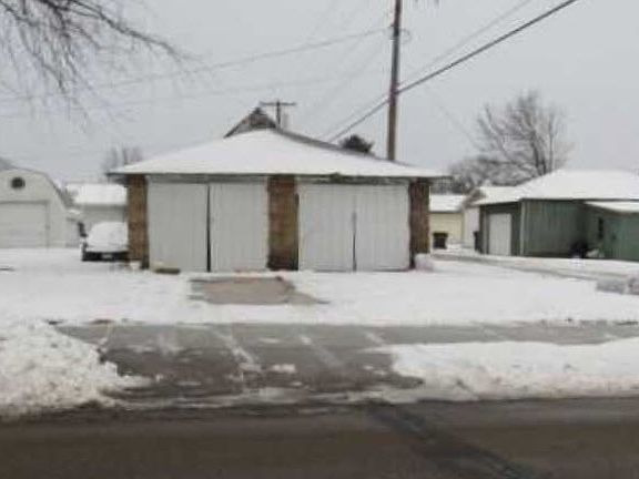 4th image of 301 Hollister Ave