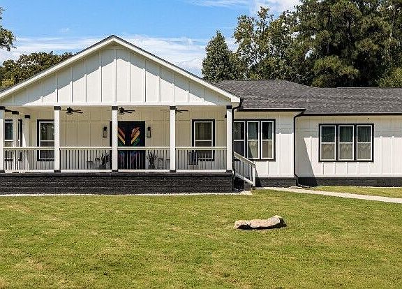 5th image of 2535 Octavia Ln