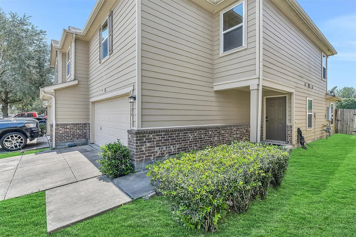 Building Photo - 15134 Trinity Meadow Dr