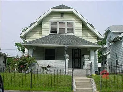 1030 N Tremont St photo 1