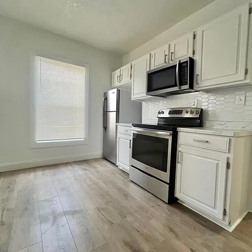 126 Waterloo Ave #3 Photo 1