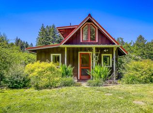 8934 Sands Ave NE, Bainbridge Island, WA 98110