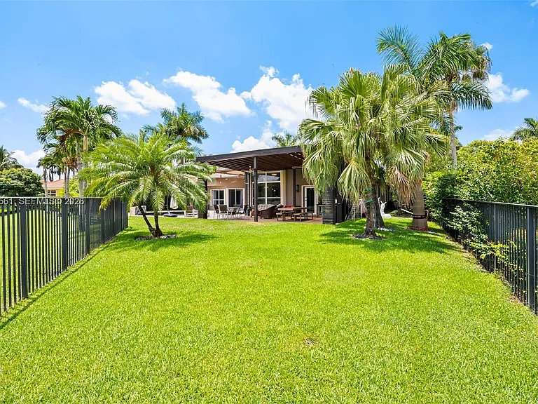 2498 Eagle Run Dr — Photo 11