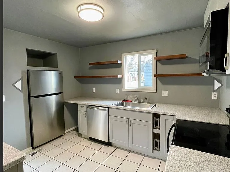 2409 Applegate Ave — Photo 1