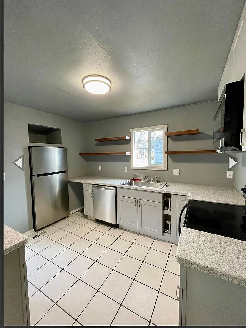 2409 Applegate Ave photo 1