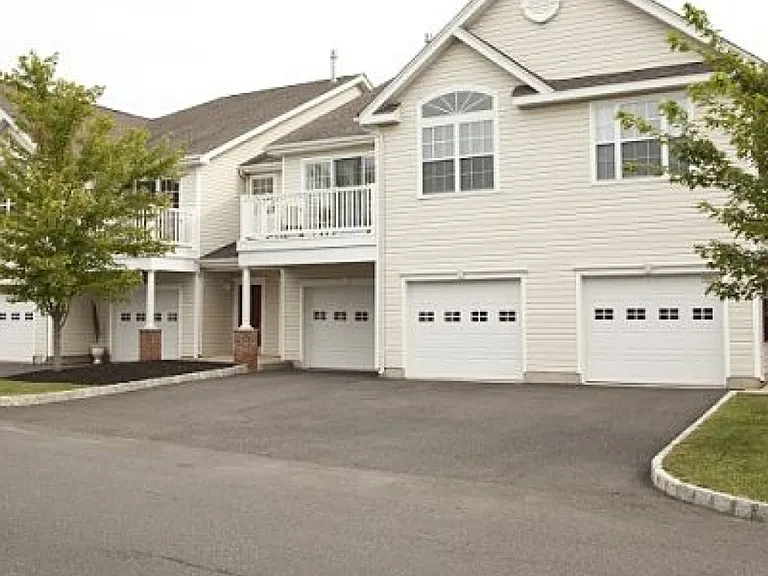 The Apartments At Weatherby — Photo 10