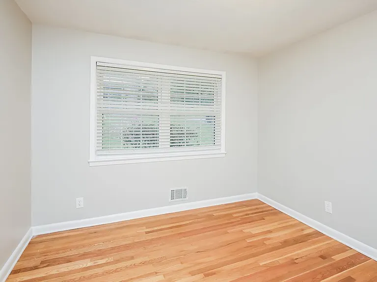 384 Charles Pl — Photo 10
