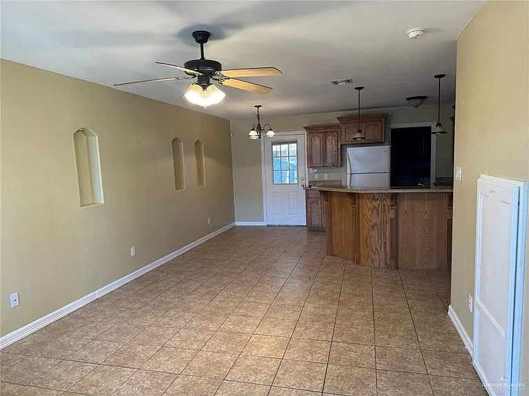1204 W Kiwi Ave #A — Photo 4