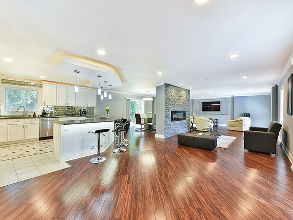 4th image of 227 W Country Dr
