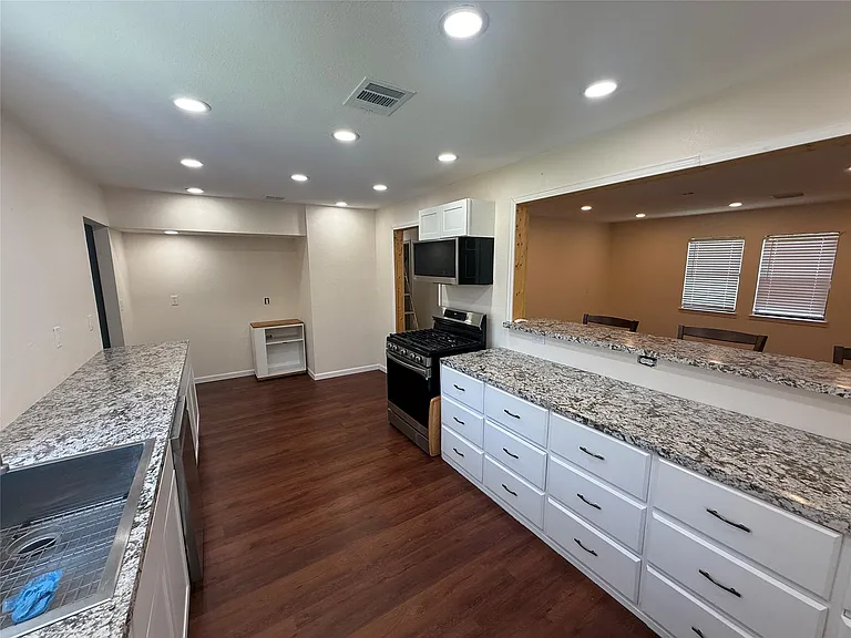 11874 Vanwood St — Photo 13