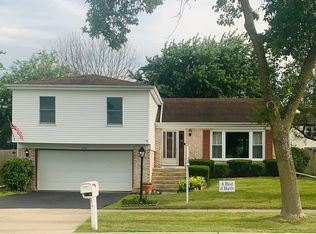 1155 Mensching Rd, Roselle, IL 60172