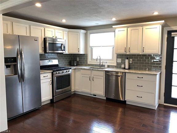 3rd image of 301 Valley Dr