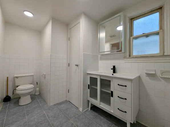 605 East Fifth Street image 4 of 8