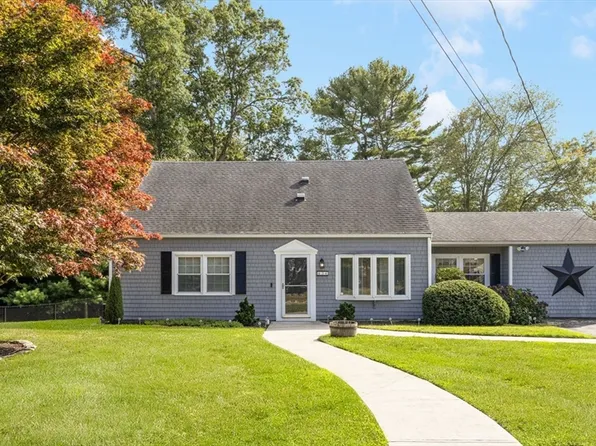 434 Gulf Rd W, Dartmouth, MA 02748