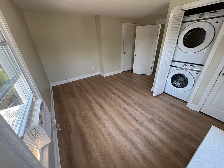 131 Clinton St #B — Photo 7