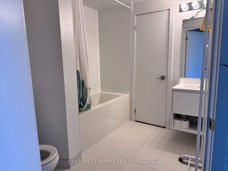 159 Wellesley St E #3403 — Photo 4