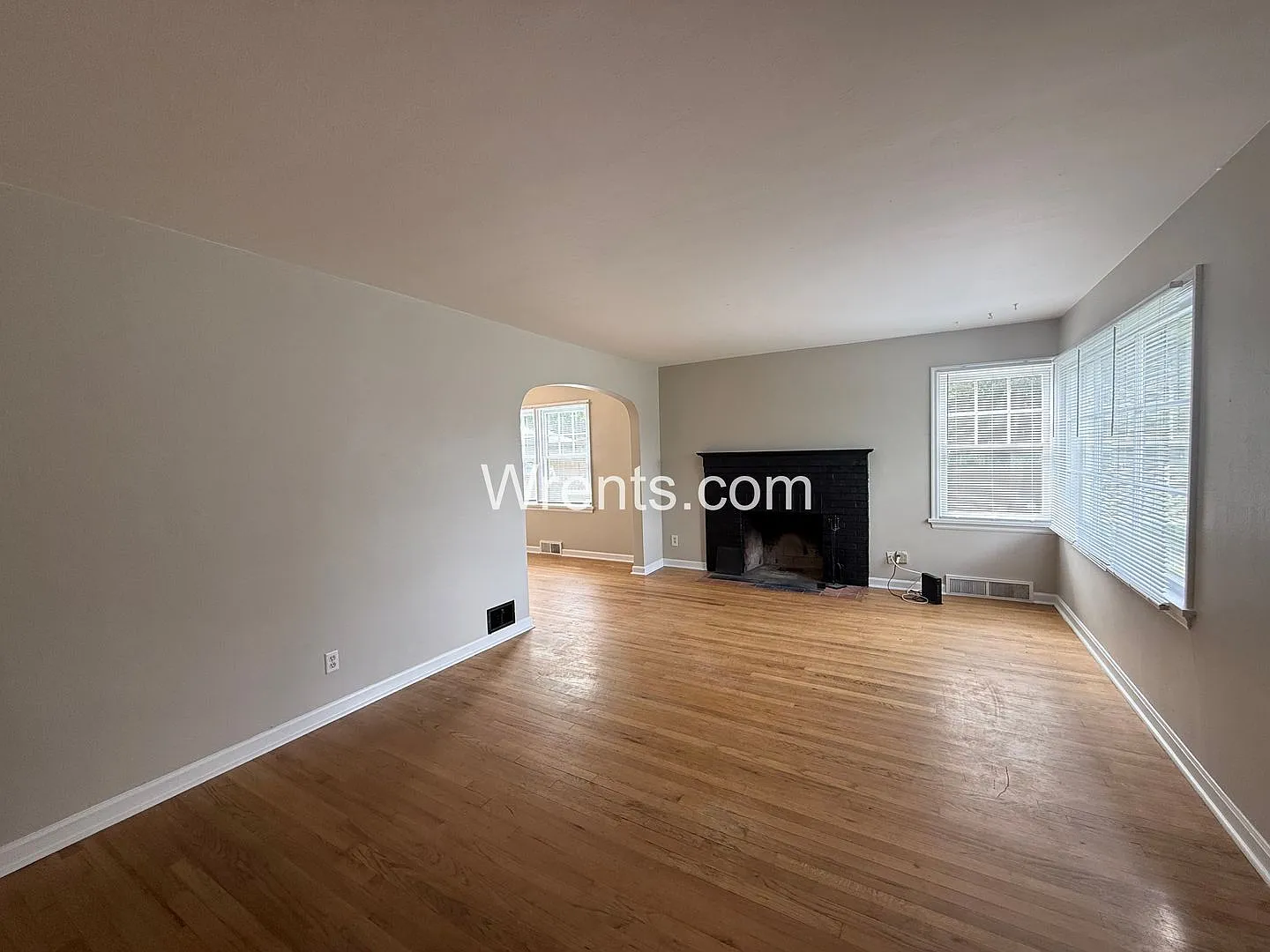 Spacious 4-Bedroom Home With Huge Fenced Yard Spokane's South Hill — Photo 3
