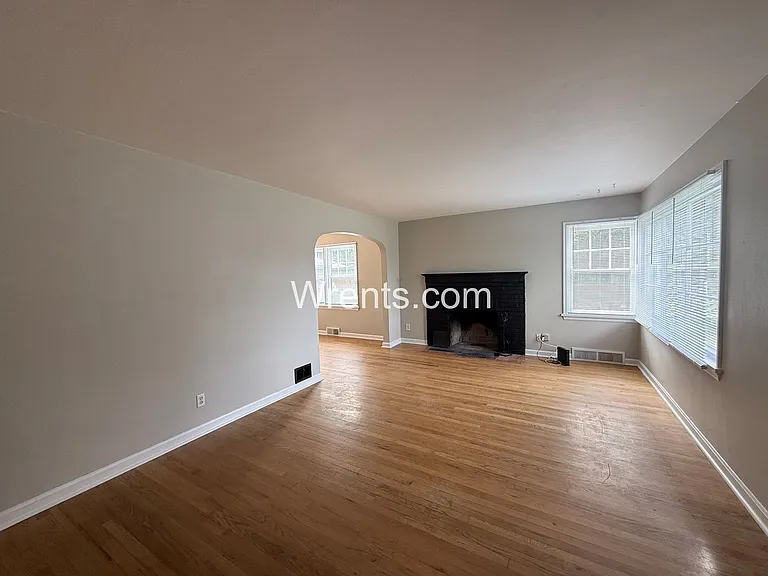 1104 E 14th Ave — Photo 3
