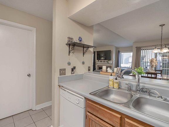 5th image of 448 Deerwood St APT 7H