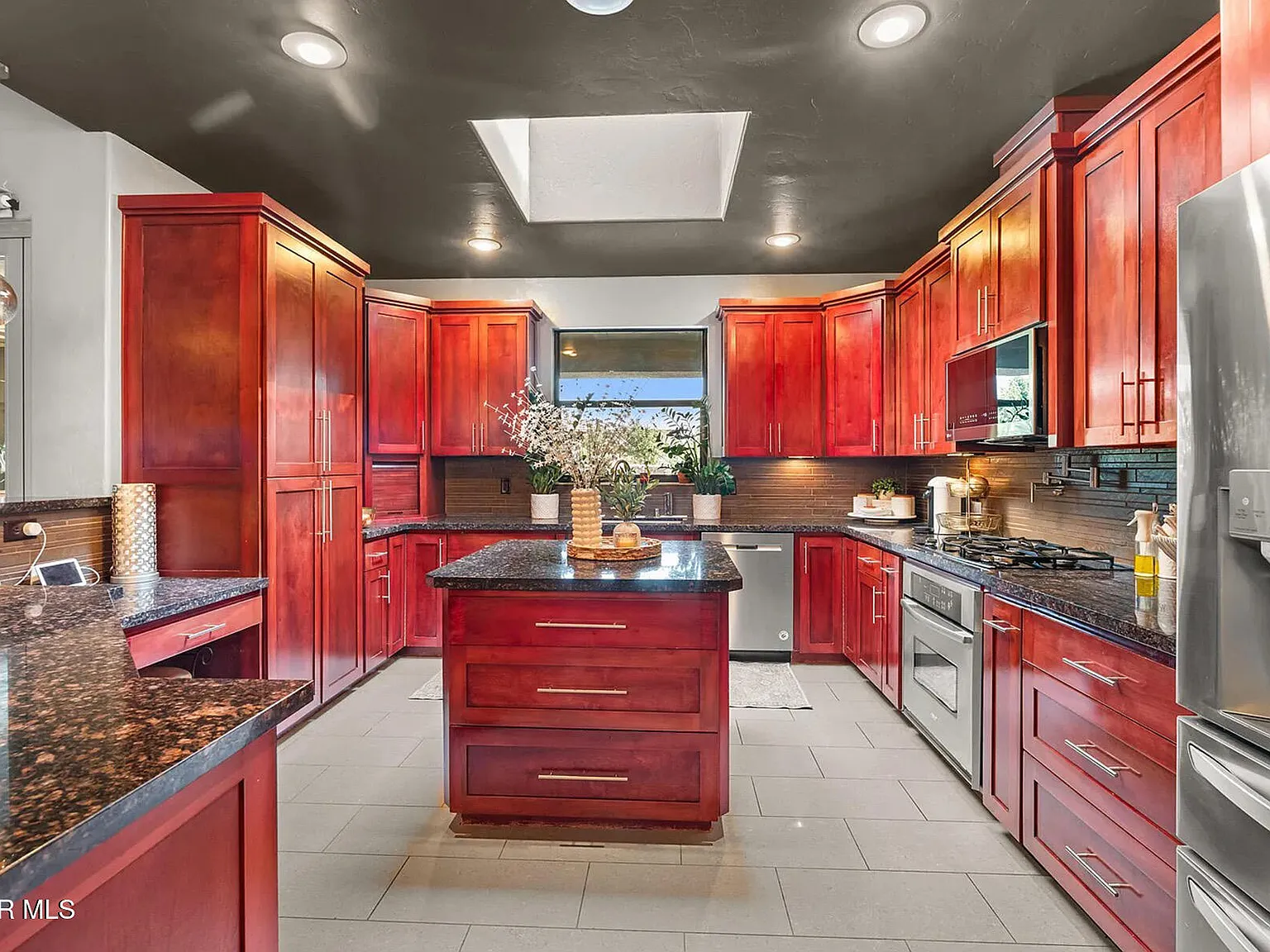 5 bed, 4.0 bath, 2933 sqft — Photo 3
