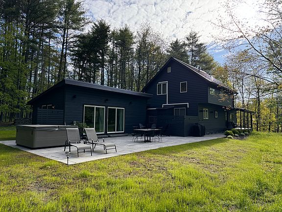 5th image of 12 Downer Ln