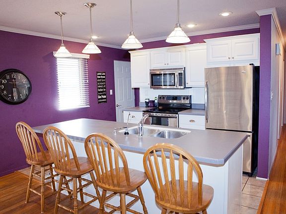 4th image of 1009 Greenfield Ave NW
