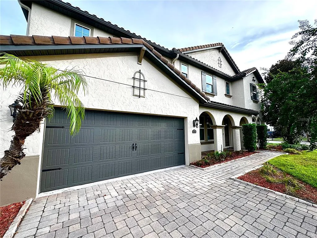 4 bed, 3.5 bath, 3306 sqft, $6,300 — Photo 2