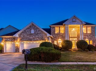16750 Benton Taylor Dr, Chesterfield, MO 63005