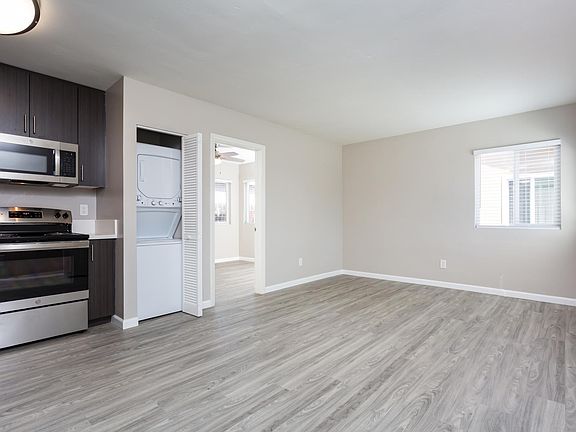 2nd image of 815 W Palm Ave #815