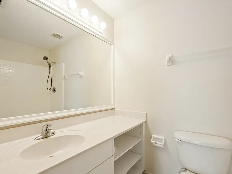 2082 Foxwood Dr — Photo 7