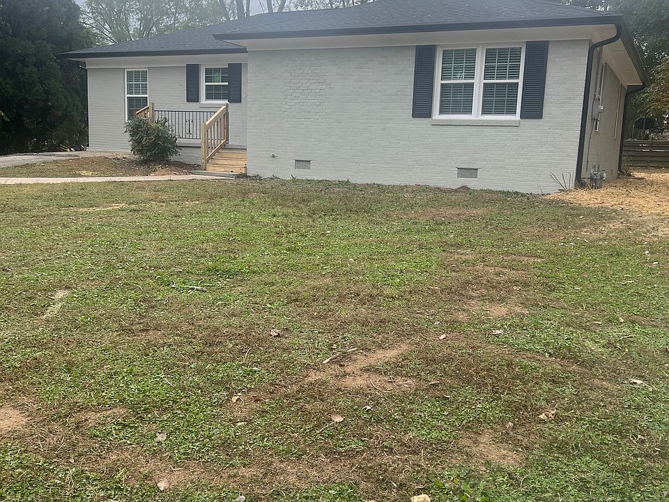 Front view of house facing Lakemont Dr.