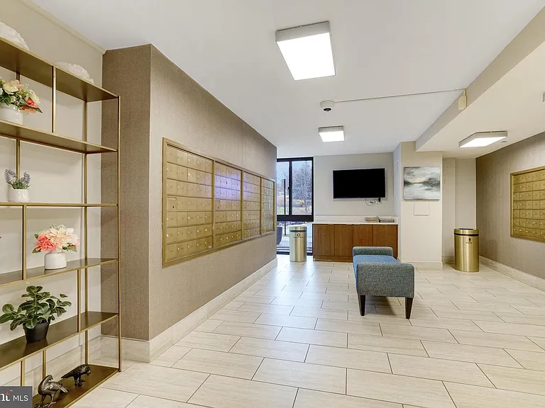 2300 Pimmit Dr #308W — Photo 35