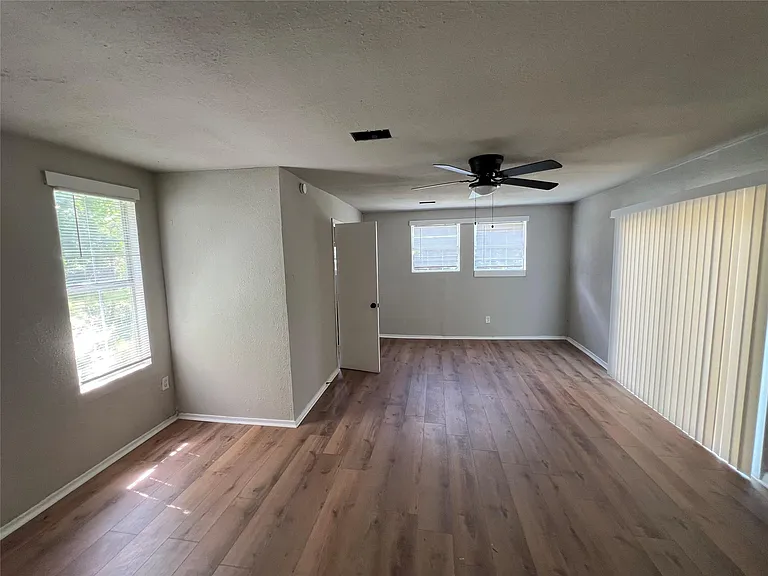 3006 Dacca Dr — Photo 2