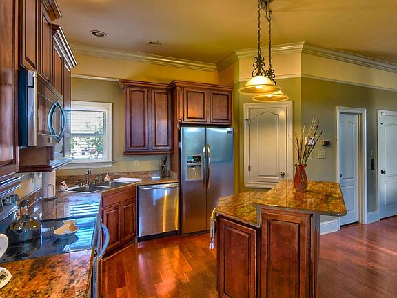 3rd image of 21 Oak Alley Ln #21