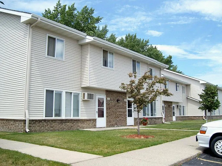 Twin Oaks — Photo 18