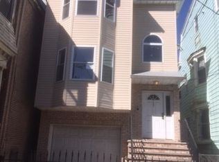 137 S 6th St, Newark, NJ 07103