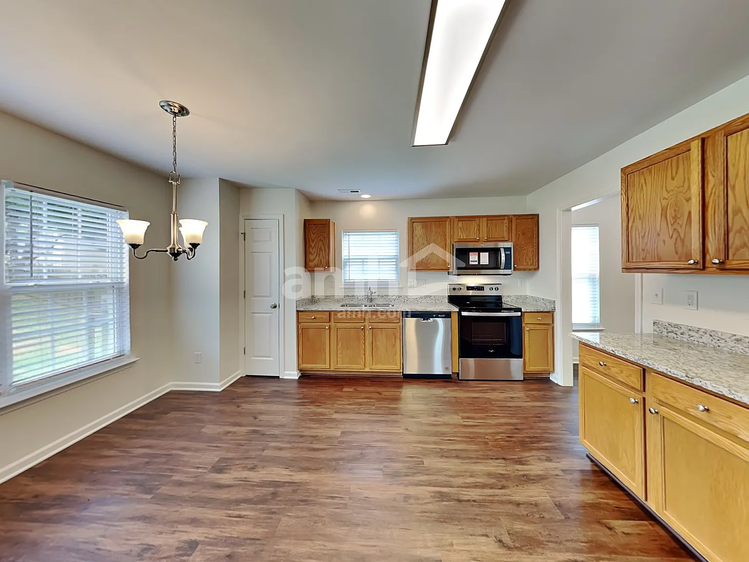 4 bed, 2.5 bath, 1980 sqft, $2,270 — Photo 3