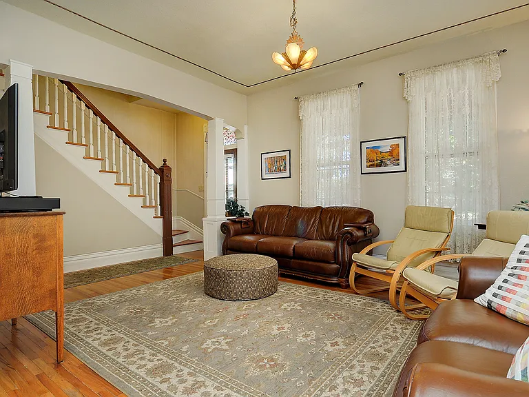647 G St — Photo 2