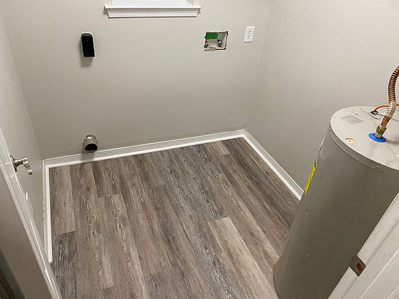 4th image of 10150 Cove Ave APT 24