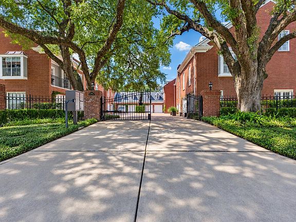 3rd image of 2902 W Lane Dr APT G