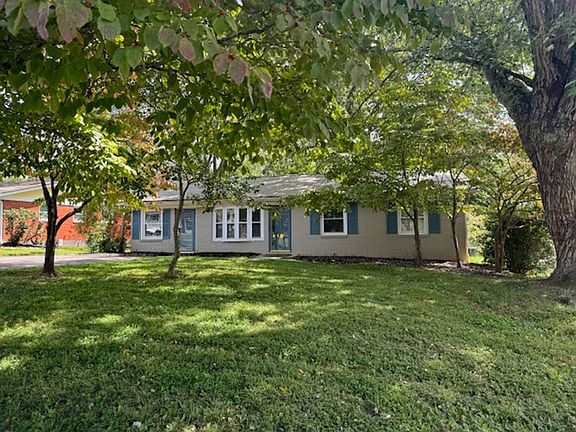2nd image of 13 Oak Leaf Ln