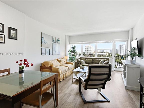 5th image of 3250 NE 28th St APT 806